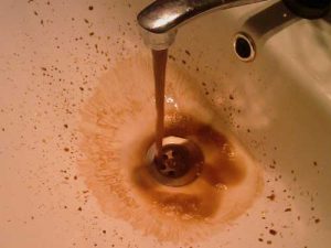 RECLAMAŢII INUTILE. SE IAU PROBE DE APĂ DUPĂ CE SE LIMPEZEŞTE