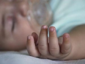 BEBELUŞI NEVACCINAŢI. LIPSESC VACCINURILE BCG ŞI ANTI-HEPATIC