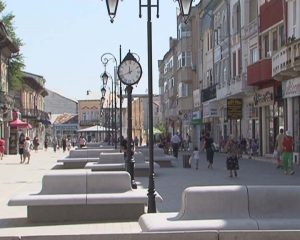 CENTRUL GRI ŞI ÎNTÂRZIAT. EDILII ASIGURĂ CĂ VA FI FRUMOS ŞI LA TOAMNĂ GATA
