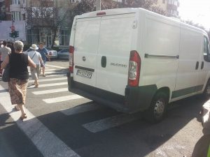 “AI PARCAT CA UN BOU”. PAGINĂ PE FACEBOOK CU POZNELE ŞOFERILOR BUZOIENI