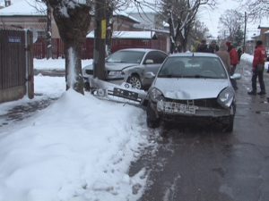 A UITAT SĂ OPREASCĂ LA STOP. ŞOFERUL VINOVAT A RĂMAS FĂRĂ PERMIS
