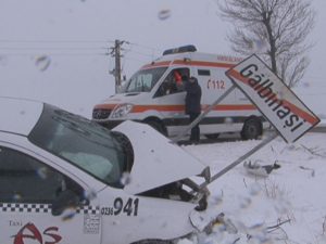 POLEI, DERAPAJ, ACCIDENT, RĂNIŢI. TREI PERSOANE AU AJUNS DE LA GĂLBINAŞI LA SPITAL