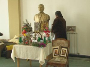 ATELIER DE CRĂCIUN. LA PRIMĂRIE SE FAC OBIECTE „HANDMADE”