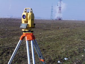 INVENTARIEREA TERENURILOR MERGE GREU. DOAR JUMĂTATE DINTRE COMUNE AU FINALIZAT MĂSURĂTORILE