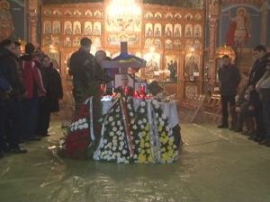 SICRIUL PILOTULUI PETRE CĂTUNEANU A AJUNS LA BUZĂU. A FOST DEPUS LA CAPELA BISERICII SFÂNTUL ŞTEFAN