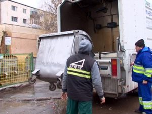 CURĂŢENIE GENERALĂ. PLATFORMELE DE GUNOI SUNT IGIENIZATE 