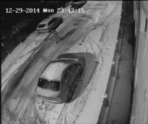 A SPART O MAŞINĂ. ÎN ZECE MINUTE A FOST PRINS. ISPRAVA ÎI APARŢINE UNUI PUŞTI DE 15 ANI