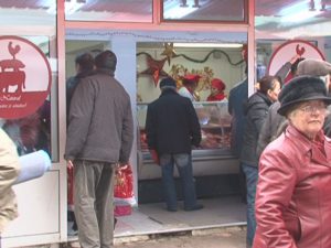 OPC-UL CONTROLEAZĂ PRODUSELE DE SEZON. COMISARII ASIGURĂ PERMANENŢA DE SĂRBĂTORI