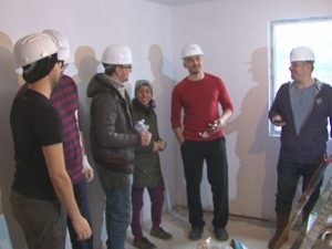 VOLTAJ ÎN CASĂ NOUĂ. CELEBRA TRUPĂ CONSTRUIEŞTE PENTRU LOREDANA