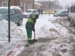 BUZĂUL SUB ZĂPADĂ. RER A SUPLIMENTAT UTILAJELE ŞI PERSONALUL DE DESZĂPEZIRE