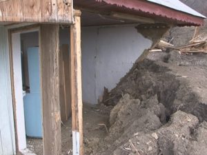 SPECIALIŞTII CAUTĂ CAUZELE ALUNECĂRII DE LA BISOCA