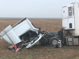 UN TIR DIN POLONIA A TAMPONAT UN AUTOCAMION