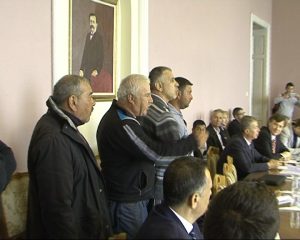 SCANDAL ÎN ŞEDINŢA CLM. LOCUITORII DE PE STR. PRIMĂVERII VOR ASFALT