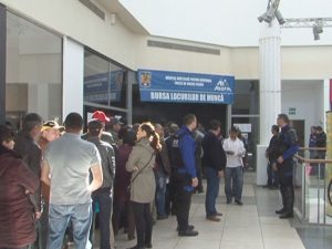 MULŢI ŞOMERI, PUŢINE OFERTE, LA BURSA GENERALĂ A LOCURILOR DE MUNCĂ 