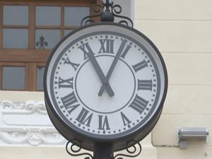 ARATĂ ORA IIII. CEAS CIUDAT LA COMPLEXUL MARGHILOMAN