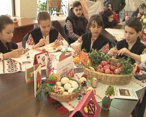EXPOZIŢIE DE OUĂ ÎNCONDEIATE ŞI PRODUSE PASCALE
