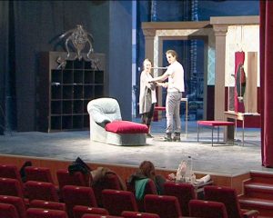 ELEVII SUNT INVITAŢI SĂPTĂMÂNA VIITOARE LA TEATRU