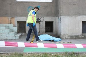 S-A ARUNCAT ÎN GOL DE LA ETAJUL PATRU. PACIENTUL SPITALULUI JUDEŢEAN SUFEREA DE CIROZĂ HEPATICĂ