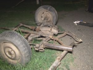 CĂRUŢĂ FĂCUTĂ PRAF DE UN AUTOTURISM. CĂRUŢAŞUL NU S-A ASIGURAT LA VIRAJUL LA STÂNGA DE PE DN1B CĂTRE O ULIŢĂ
