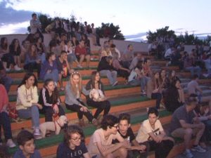 LUME MULTĂ LA FILM. ASEARĂ AU ÎNCEPUT PROIECŢIILE LA AMFITEATRUL DIN PARCUL TINERETULUI