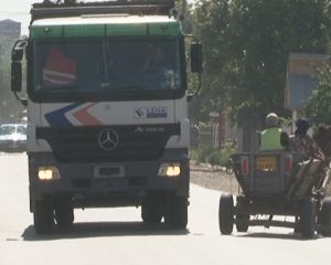 CU CĂRUŢA PE ŞOSEA. INTERZIS PE DRUMURILE NAŢIONALE, PERMIS PE CELE JUDEŢENE