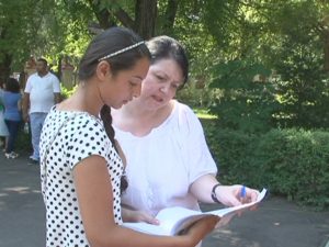 DOI RROMI ÎN FIECARE CLASĂ DE LICEU. LICEELE BUZOIENE PUN LA DISPOZIŢIE 224 DE LOCURI SPECIALE