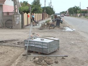 TROTUAR CU PAVELE LA MĂRĂCINENI, DE LA PODUL PESTE BUZĂU PÂNĂ ÎN COMUNA SĂPOCA