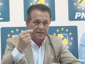 „DACĂ E NEVOIE, DEMISIONEZ ÎN FIECARE ZI”. CRISTI ROMANESCU ŞI-A STRÂNS LUCRURILE DIN BIROU