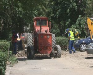 DISCONFORT URBAN. ŞANŢURI, GROPI, PIETRIŞ ŞI PRAF PE STRĂZILE ÎN LUCRU