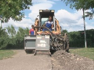 ASFALTĂRI ÎN PARCUL TINERETULUI. AMENAJĂRI DE PARCĂRI ŞI DE ALEI