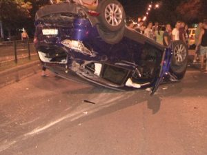 VICTIMA ACCIDENTULUI DIN INTERSECŢIE A FOST OPERATĂ. A FOST LOVITĂ ÎN ZONA MANDIBULEI ŞI MAXILARULUI