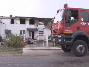 PERICOL DE EXPLOZIE LA MIHĂILEŞTI. SEDIUL APIA A FOST DEVASTAT DE UN INCENDIU