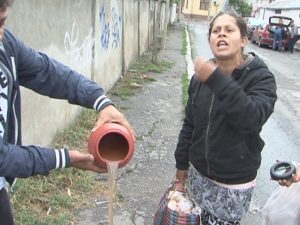 SCANDAL LA CANTINA SĂRACILOR. UNII DINTRE CLIENŢI SE PLÂNG CĂ "MÂNCAREA NU E BUNĂ"