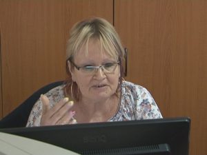 ATITUDINE REPROBABILĂ A FUNCŢIONAREI MIRONESCU. BĂTAIE DE JOC LA ADRESA OAMENILOR BĂTRÂNI ŞI BOLNAVI