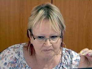 VIOLETA MIRONESCU, UN FUNCŢIONAR AGRESIV. ÎN TRECUT, A FOST MUTATĂ DISCIPLINAR PENTRU COMPORTAMENTUL SĂU