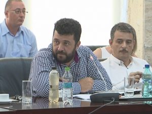 "SCUMPIREA APEI POTABILE, ILEGALĂ". CONSILIERII JUDEŢENI VOR ŞI ELIMINAREA TAXEI PE APA METEORICĂ