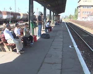 VOR FI ASFALTATE PEROANELE DIN GARA CFR? PRIMĂRIA BUZĂU A FĂCUT DEMERSURI LA REGIONALA CFR GALAŢI