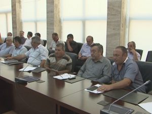 BANI PENTRU CÂRPIREA DRUMURILOR COMUNALE. PRIMARII AU PRIMIT CÂTE 500 DE MILIOANE DE LEI VECHI