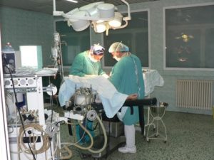 CHIRURGIE MODERNĂ LA BUZĂU. „SE REABILITEAZA BLOCUL OPERATOR”