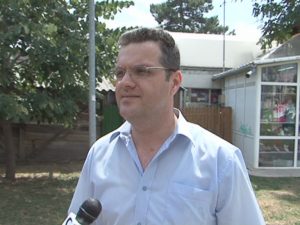 CARE ESTE SOLUŢIA PENTRU A SCĂPA DE CÂINII DE PE STRĂZI?