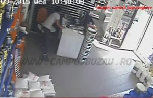 A FURAT 37 DE MILIOANE DIN CASA DE MARCAT. A FOST PRINS GRAŢIE CAMERELOR DE SUPRAVEGHERE