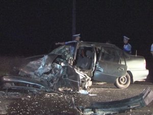 CARAMBOL CU 4 MAŞINI: 1 MORT ŞI 6 RĂNIŢI. CAUZA A FOST DEPĂŞIREA UNEI COMBINE AGRICOLE CARE RULA PE DN2 E85