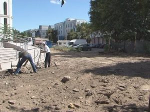 CAPELA DE TABLĂ A FOST DEMOLATĂ. BISERICUŢA COPIILOR LASĂ LOC CATEDRALEI SF. SAVA