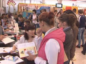 BURSA LOCURILOR DE MUNCĂ PENTRU TINERI. 52 DE ANGAJATORI AU OFERIT 460 DE JOBURI