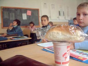 GUSTARE ÎN PAUZA MARE. A FOST SEMNAT CONTRACTUL PENTRU LAPTE ŞI CORN
