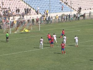 FINAL DRAMATIC, GLORIA PIERDE ÎN PRELUNGIRI. CÂTE UN GOL PRIMIT PE FINALUL FIECĂREI REPRIZE