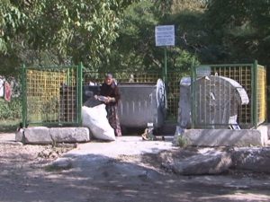 BUZOIENII SUNT INVITAŢI LA O DEZBATERE PUBLICĂ. TEME PRINCIPALE: COLECTAREA DEŞEURILOR ŞI SPARGERILE DE PEREŢI DIN BLOCURI