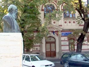 PĂRINŢI ŞI ELEVI NEMULŢUMIŢI, LA HASDEU. S-A DECIS DESFIINŢAREA CLASEI DE MATEMATICĂ – INFORMATICĂ – ENGLEZĂ INTENSIV