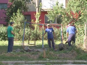 LOCURI DE JOACĂ DEMOLATE. CETĂŢENII SUNT SCANDALIZAŢI DE DEMONTAREA LOR
