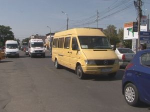 BÎRLĂ: „TOATE MICROBUZELE DIN BUZĂU AU FOST MODERNIZATE”. EXCEPŢIE FACE RUTA NR. 2 UNDE NU S-A ORGANIZAT ÎNCĂ LICITAŢIA